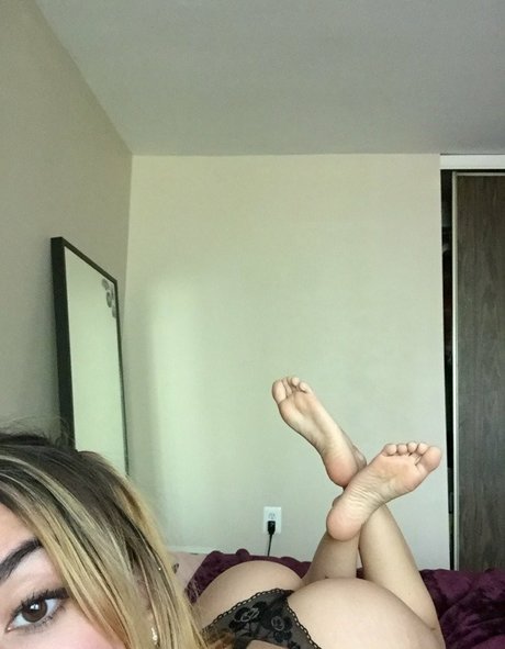 Alasti lekkinud OnlyFans-i pilt Footfetishgurl