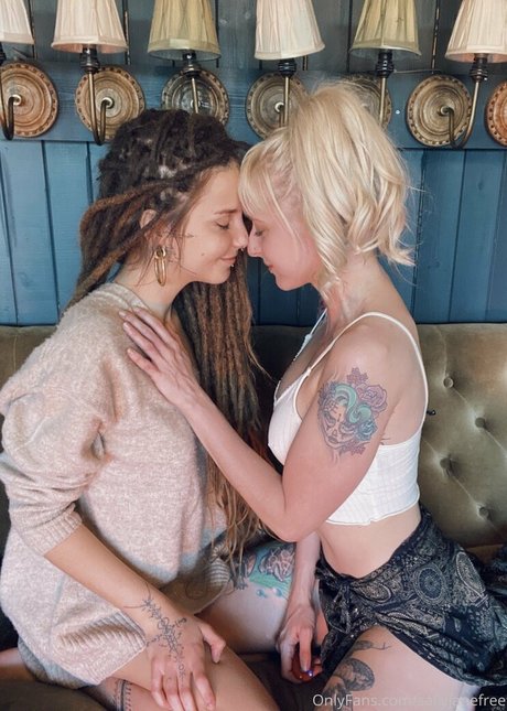 Naken lekkede OnlyFans-bilde av Sallyskinkyside