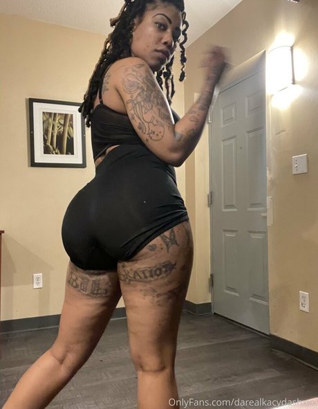 Naken lekkede OnlyFans-bilde av Darealkacydashxxx