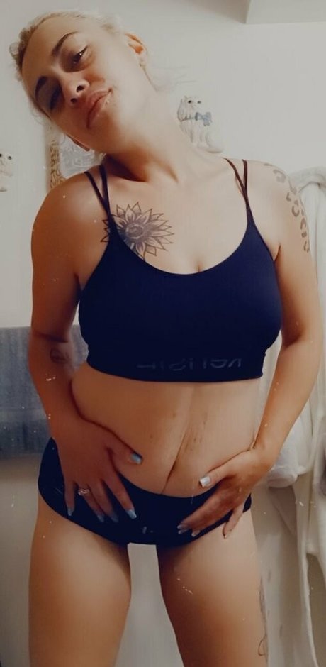 Naken läckt OnlyFans-bild av Alyyjane