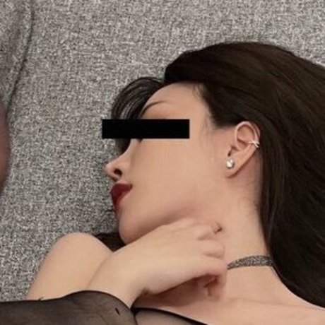 Naakte gelekte OnlyFans-foto van Zhizhibooty