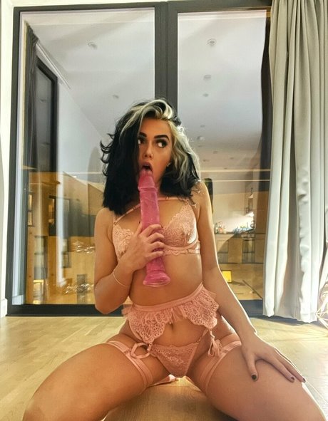 Naken lekkede OnlyFans-bilde av Effy Storm