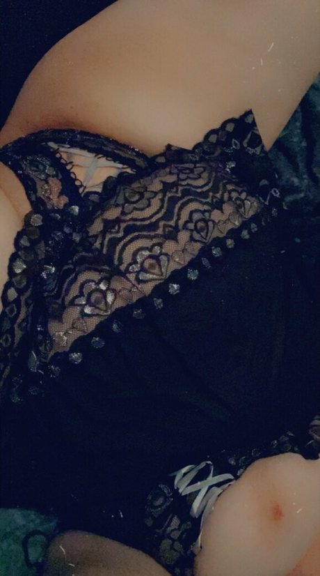Alasti lekkinud OnlyFans-i pilt Thescarlettfawx