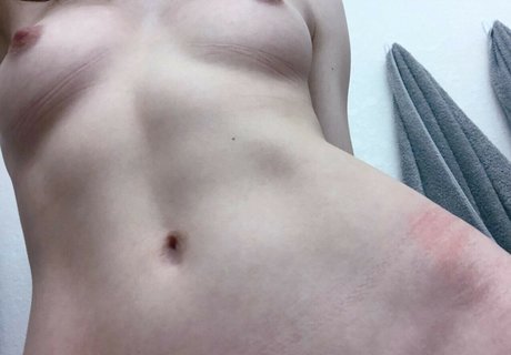 Foto nua vazada do OnlyFans de Mewnii