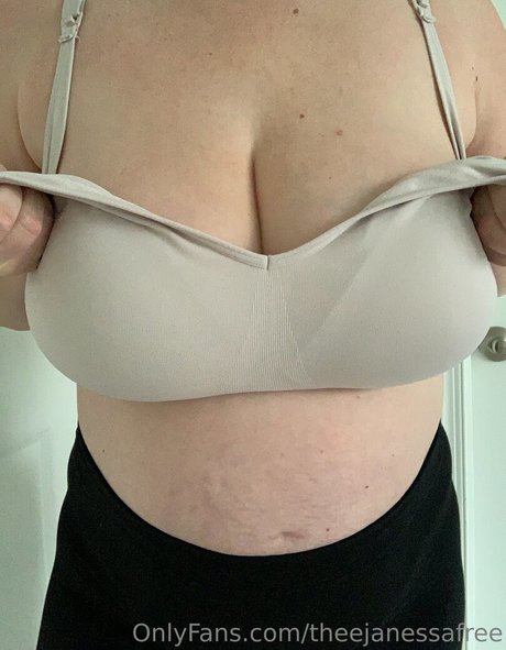 Naken lekkede OnlyFans-bilde av Theejanessafree