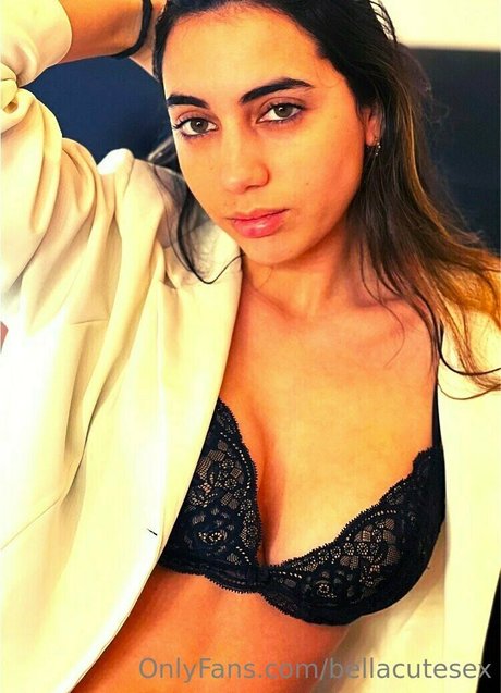 Nahá fotka uniklých OnlyFans od Bellacutesex