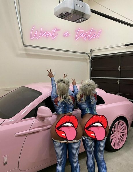 Theclermonttwins  nude leaked OnlyFans photo