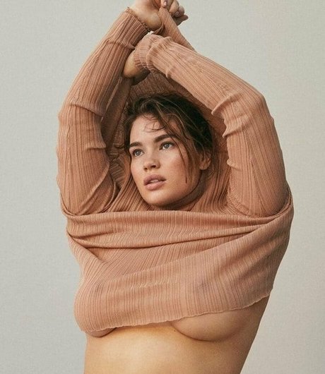 Naken läckt OnlyFans-bild av Tara Lynn