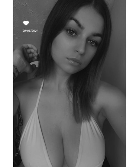 Chloe Louise Thomas