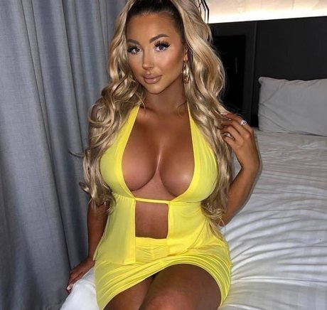 Nahá fotka uniklých OnlyFans od Beth Amelia