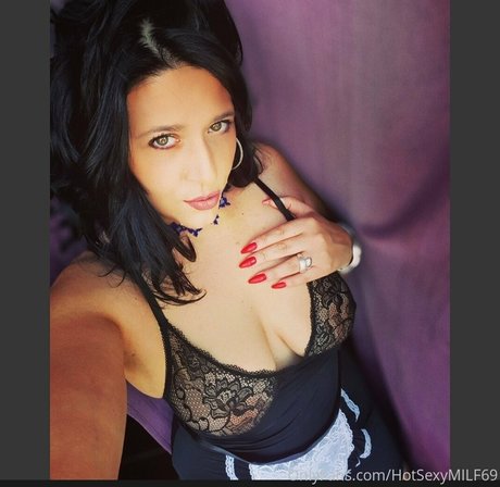 Foto di nudo di fuga di OnlyFans di Hotsexymommy69