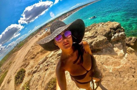 Обнаженная фотография утечки OnlyFans от Mianina