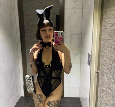 Naken lekkede OnlyFans-bilde av Yung Gemmy