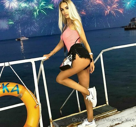 Alaston vuotanut OnlyFans-kuva Virginalalice