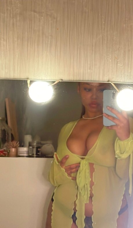 Nahá fotka uniklých OnlyFans od Keanna Theo
