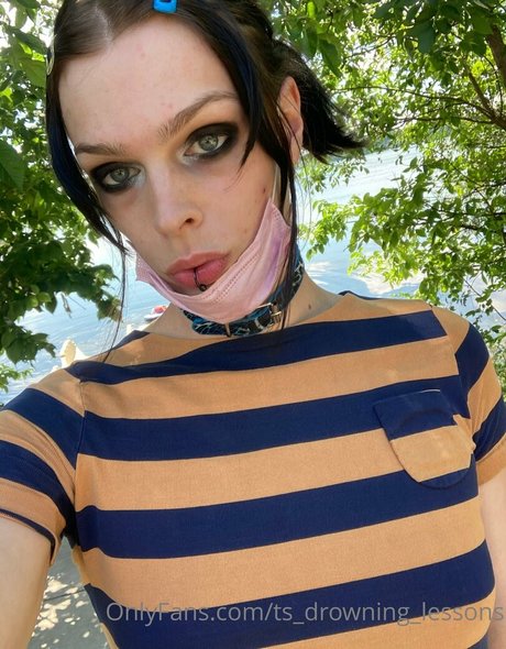Photo nue de fuite OnlyFans de Tsdrowninglessons
