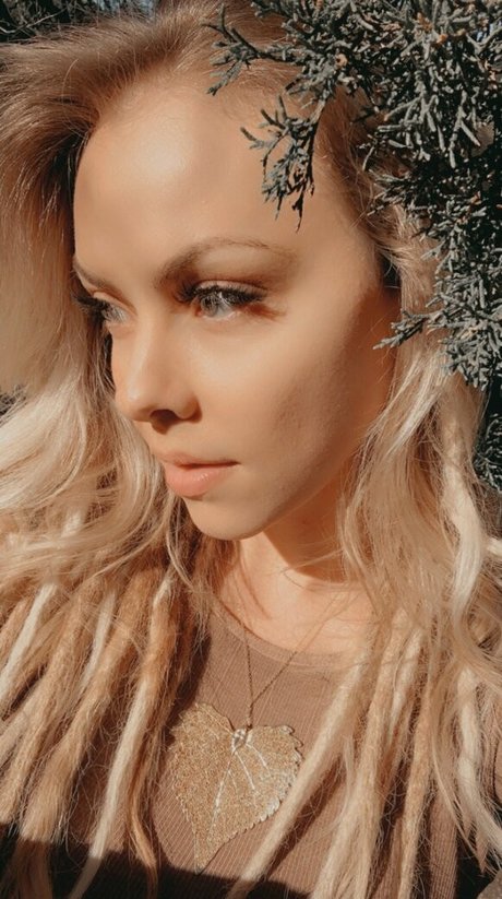 Alaston vuotanut OnlyFans-kuva Nina Rei