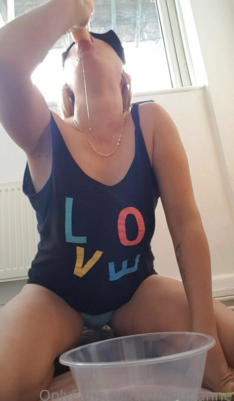 Naakte gelekte OnlyFans-foto van Subpupanne