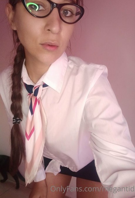 Naken lekkede OnlyFans-bilde av Megantid