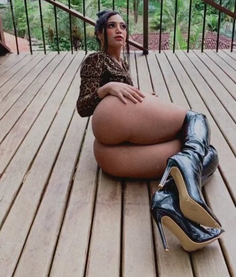 Naken lekkede OnlyFans-bilde av Najla Ferreira