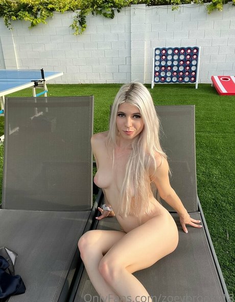 Freshmanzoey18 OnlyFansリークヌード写真