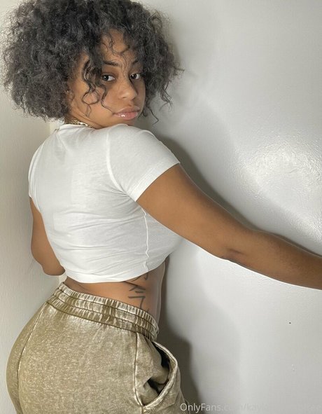 Naken lekkede OnlyFans-bilde av Kaylalebombbb