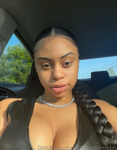 Nagie wyciekłe zdjęcie OnlyFans od Kaylalebombbb