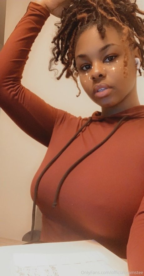 Alaston vuotanut OnlyFans-kuva Liliwashere