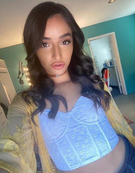 Naken läckt OnlyFans-bild av Emilywillisxxx