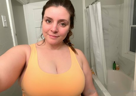 Naken lekkede OnlyFans-bilde av Sunnyhunnie