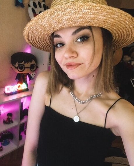 Nahá fotka uniklých OnlyFans od Vikamccline