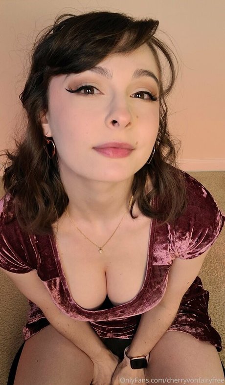 Naken lekkede OnlyFans-bilde av Cherryvonfairyfree