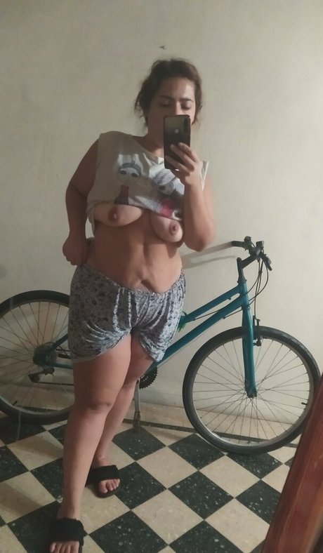 Alasti lekkinud OnlyFans-i pilt Brinaxxx