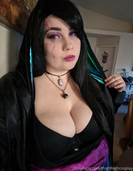 Naken läckt OnlyFans-bild av Thighhighcosplay