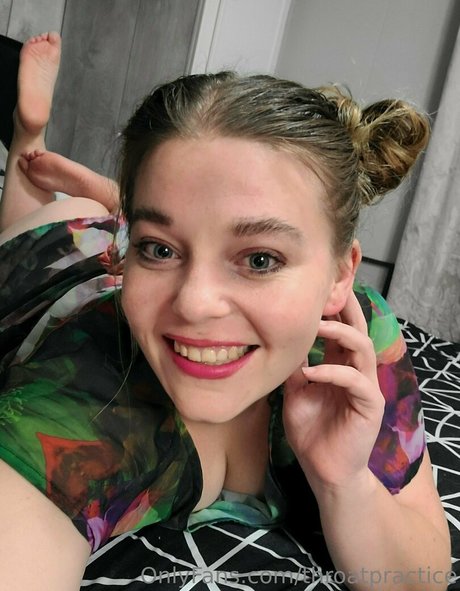 Nahá fotka uniklých OnlyFans od Throatpractice