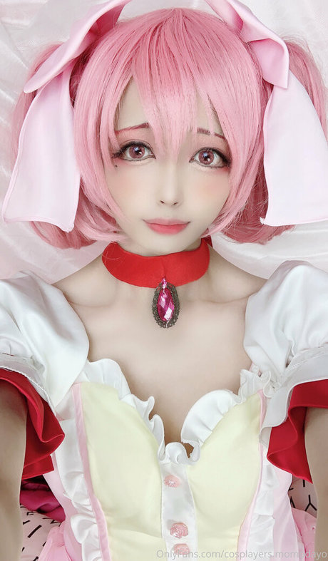 Naken läckt OnlyFans-bild av Cosplayersmomodayo