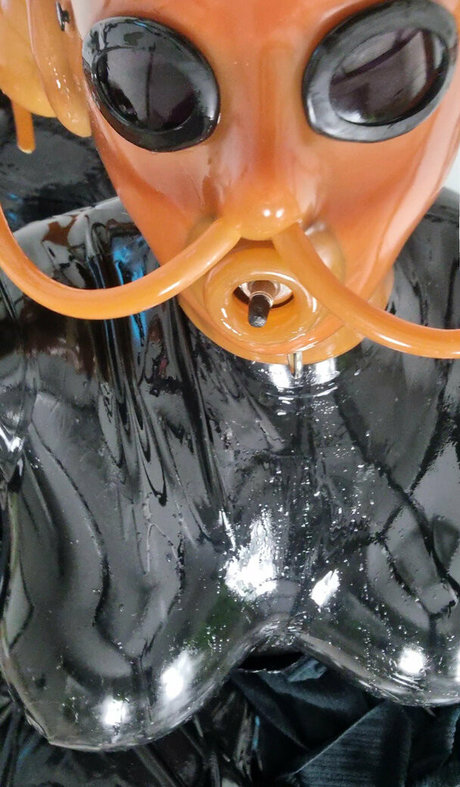 Naken lekkede OnlyFans-bilde av Rubberdollemma