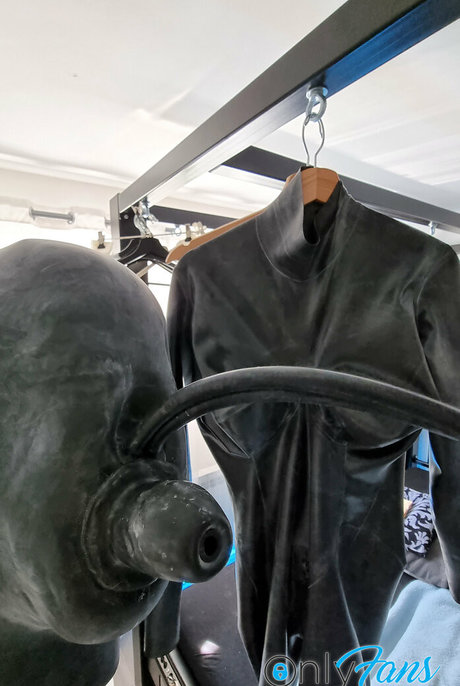 Rubberdollemma