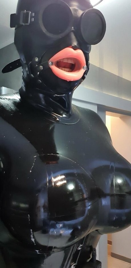 Rubberdollemma