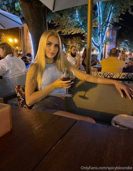 Naken läckt OnlyFans-bild av Spicybloondie