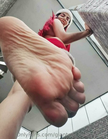 Giantessdeborafree