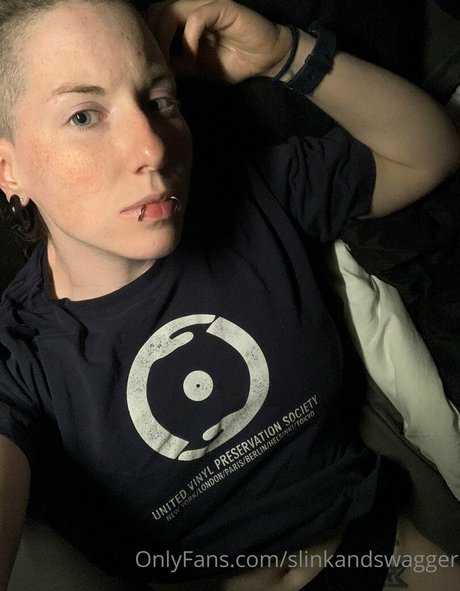 Naken läckt OnlyFans-bild av Slinkandswagger