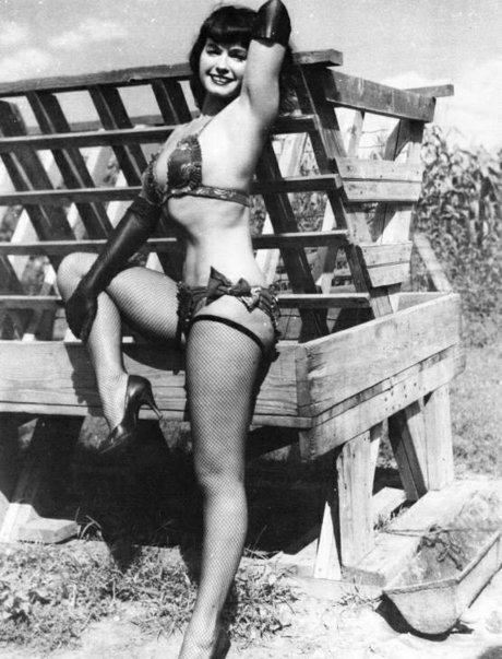 Nahá fotka uniklých OnlyFans od Bettie Page
