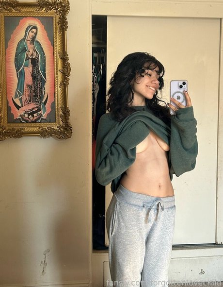 Nahá fotka uniklých OnlyFans od Forgottenlovechild