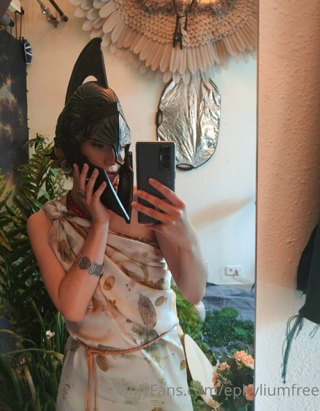 Alasti lekkinud OnlyFans-i pilt Ephyliumfree