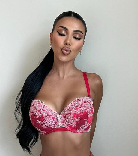 Photo nue de fuite OnlyFans de Isabel Raad