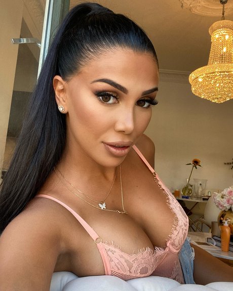 Foto nua vazada do OnlyFans de Isabel Raad