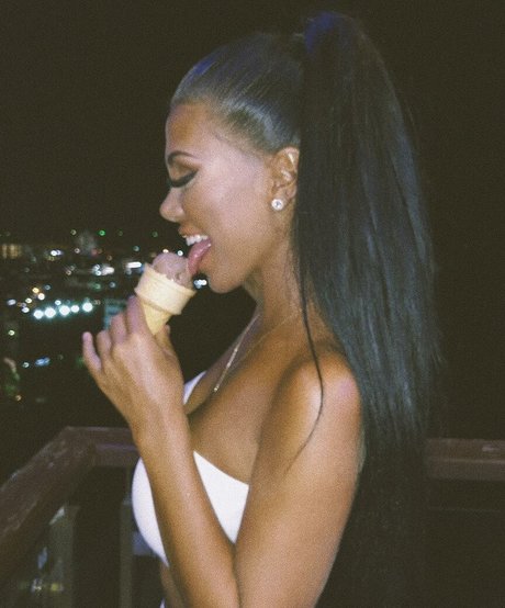 Nahá fotka uniklých OnlyFans od Isabel Raad