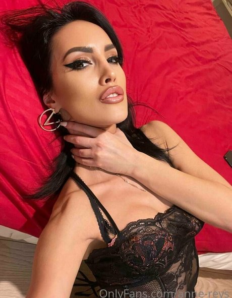 Naken läckt OnlyFans-bild av Annereys
