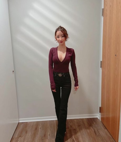 Alasti lekkinud OnlyFans-i pilt Yeonmi Park